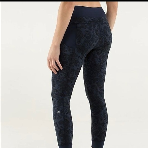lululemon athletica Pants - Lululemon En Route Crop Paisley leggings